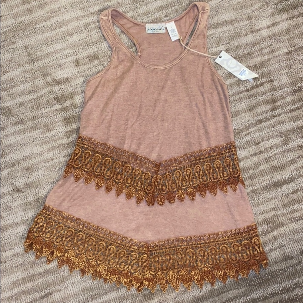 Gimmicks by BKE Tan Lacy Tank